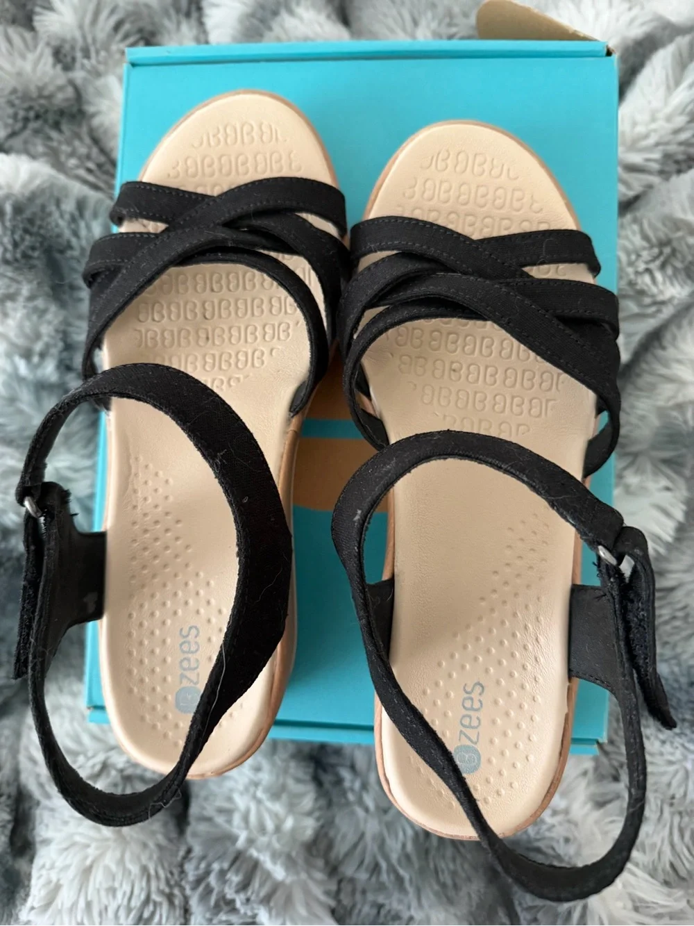 Bzees Women’s Black Strappy Wedge Comfort Sandals Size 8.5W $35